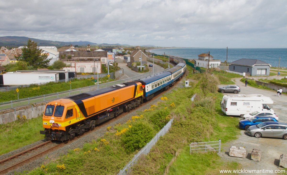 Rails along the Wicklow Coast
‘The Sea Breeze’ Railtour passing Wicklow before noon today bound for Wexford and onward to Rosslare Europort. It was hauled by 201 Class General Motor locomotive No.220 An Abhainn Dhubh, which was recently repainted in it’s original retro livery.