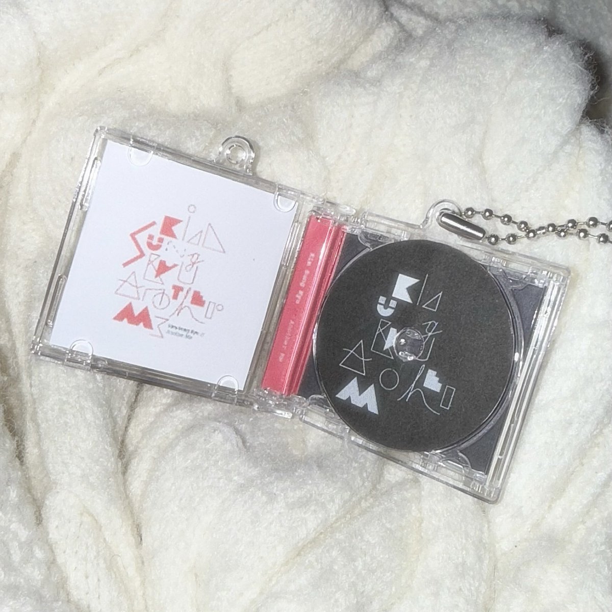 ꯁ 𝗛𝗔𝗣𝗣𝗬 𝗦𝗨𝗡𝗚𝗞𝗬𝗨 𝗗𝗔𝗬 ꯁ

성규 생일 기념
#RT 이벤트 진행합니다

추첨 한 분께 어나더미 미니 cd 키링 드려요!
(퀄 쬐끔 더 좋아질 예정)

-배송비 부담 가능하신 분만
-당발은 4/29 자정
-성규 버블 인증 받을게요🦊

#성규야_영원을_약속할게_생일축하해
#Happy36thSungKyuDay