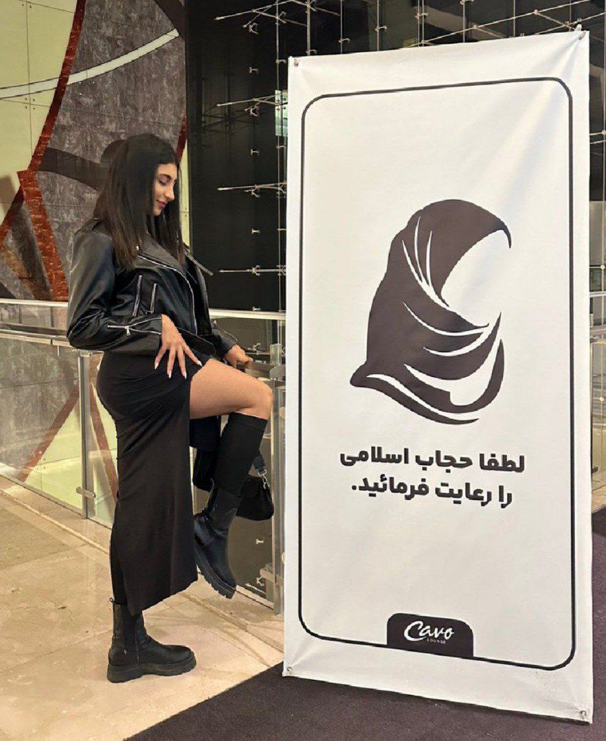 اولین عکس از ناموس بندرعباسیا
بندرعباسی؟
حضرت عباسی؟😳🤣🤣🤣