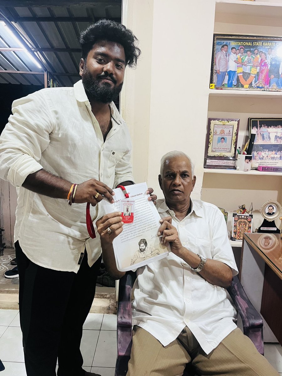 Venky_Pothina's tweet image. భీమిలి నియోజకవర్గం 6వ వార్డు లో జనసేన క్రియాశీలక సభ్యత్వ కిట్లు పంపిణీ చేయడం జరిగింది.జనసేన పార్టీ అధ్యక్షులు శ్రీ కొణిదల పవన్ కళ్యాణ్ గారికి ధన్యవాదములు తెలిపిన జనసైనికులు, జనసేన నాయకులు 🙏
@PawanKalyan @DrSandeepJSP @JanaSenaParty @JSPShatagniTeam 
#JspActiveMembership