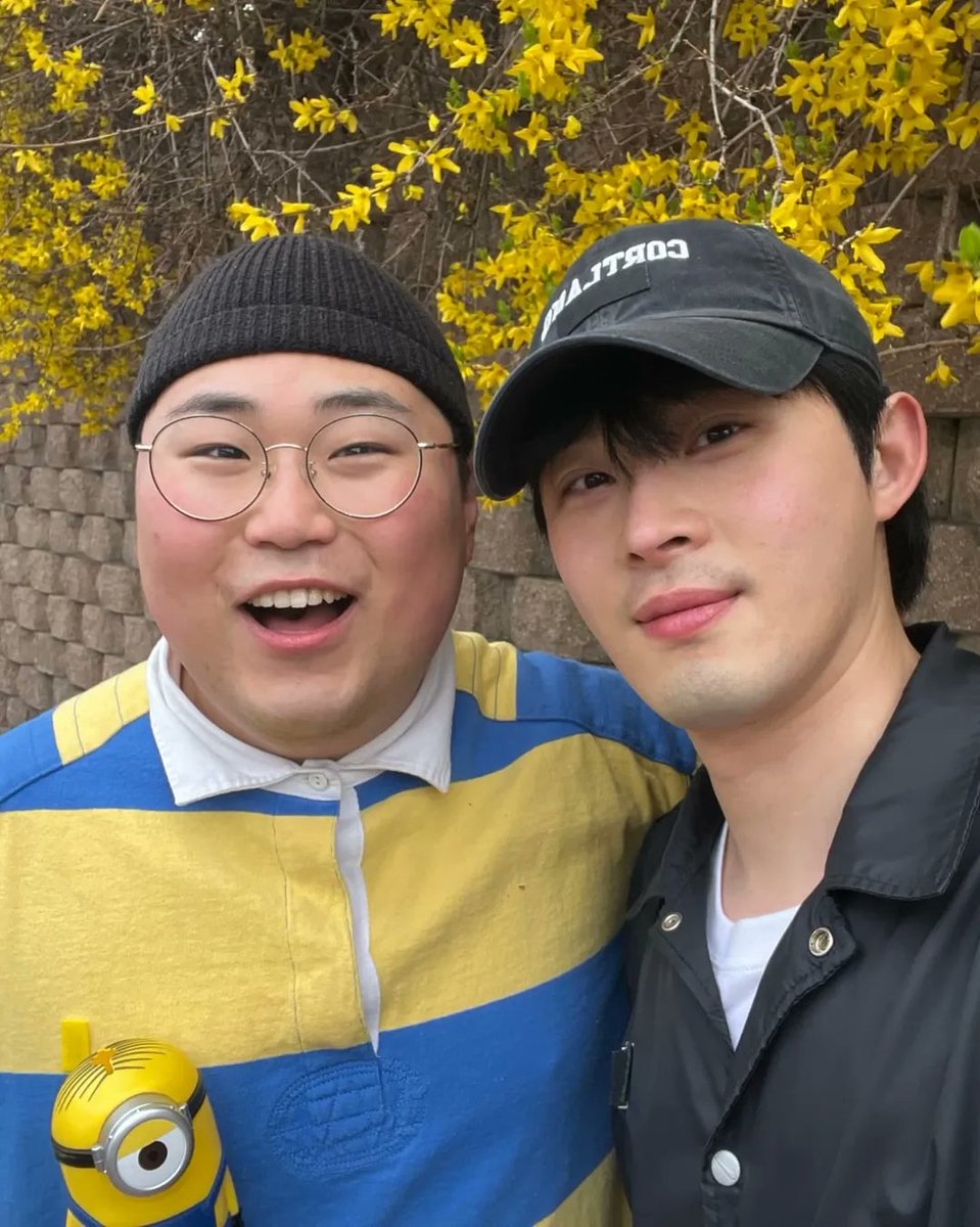 mlim3520's tweet photo. 옷 분위기 차이 정반대인거 너무 웃기고 귀엽고... 같작 해줫으면 좋겠다 제발 나에게 정재광 차기작을 줘. https://t.co/muzjVz1ZEq