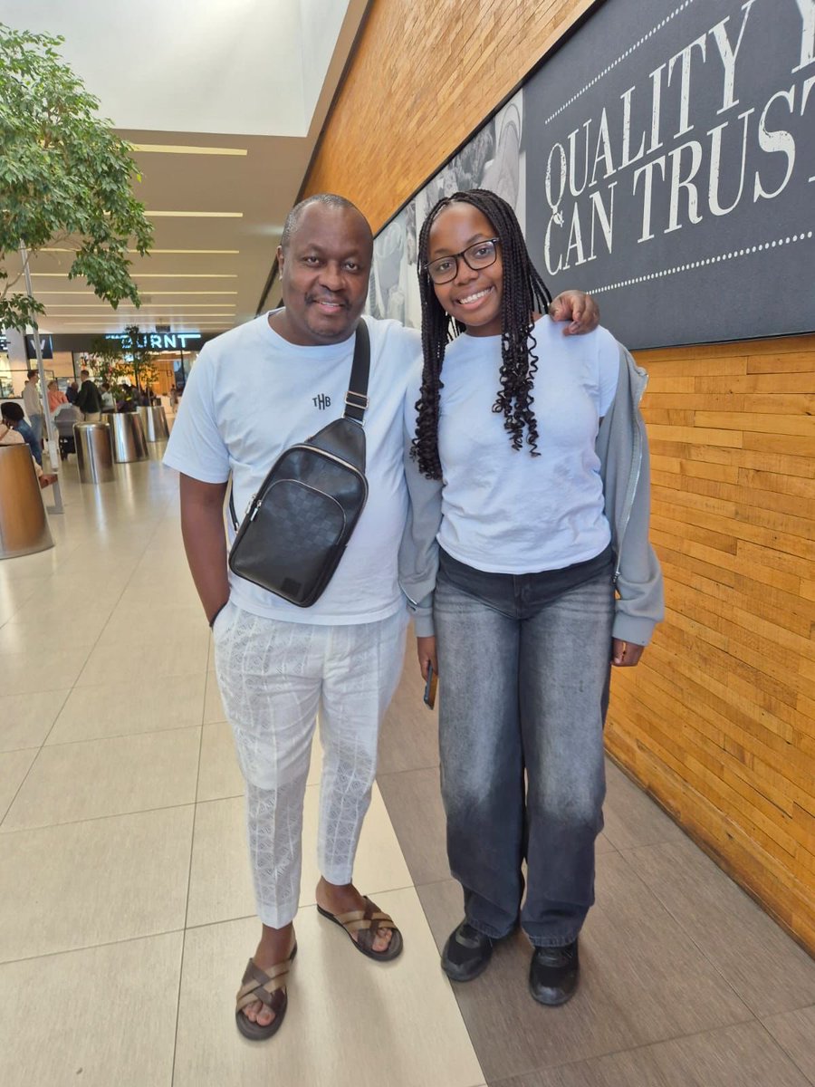 My dear friends, help me wish a happy birthday to my daughter Gabrielle Alexa Mihigo ❤️🥂🙏🏿

Mes chers amis, aidez-moi à souhaiter un joyeux anniversaire à ma fille Gabrielle Alexa Mihigo❤️🥂🙏🏿