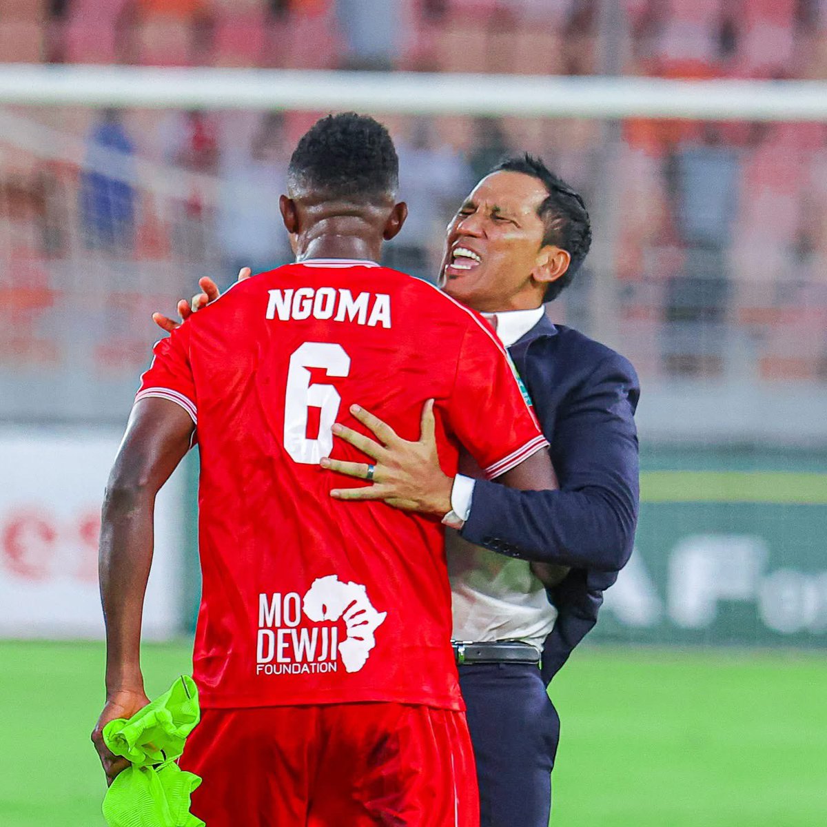 In the Confederation Cup final. 🏆✨

Simba SC will travel first for the leg (Morocco or Algeria) then the 2nd leg will be played at the Benjamin Mkapa Stadium on May 25. 🇹🇿🏟️

#NguvuMoja
#CAFCCwithMicky