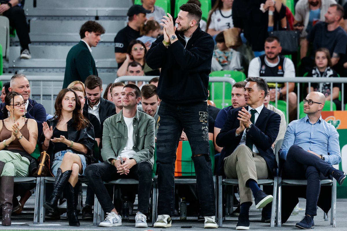 VSE JE JASNO. 

<a href="/KarloMatkovic15/">Karlo Matković</a> 

#ZmajevaDruzina