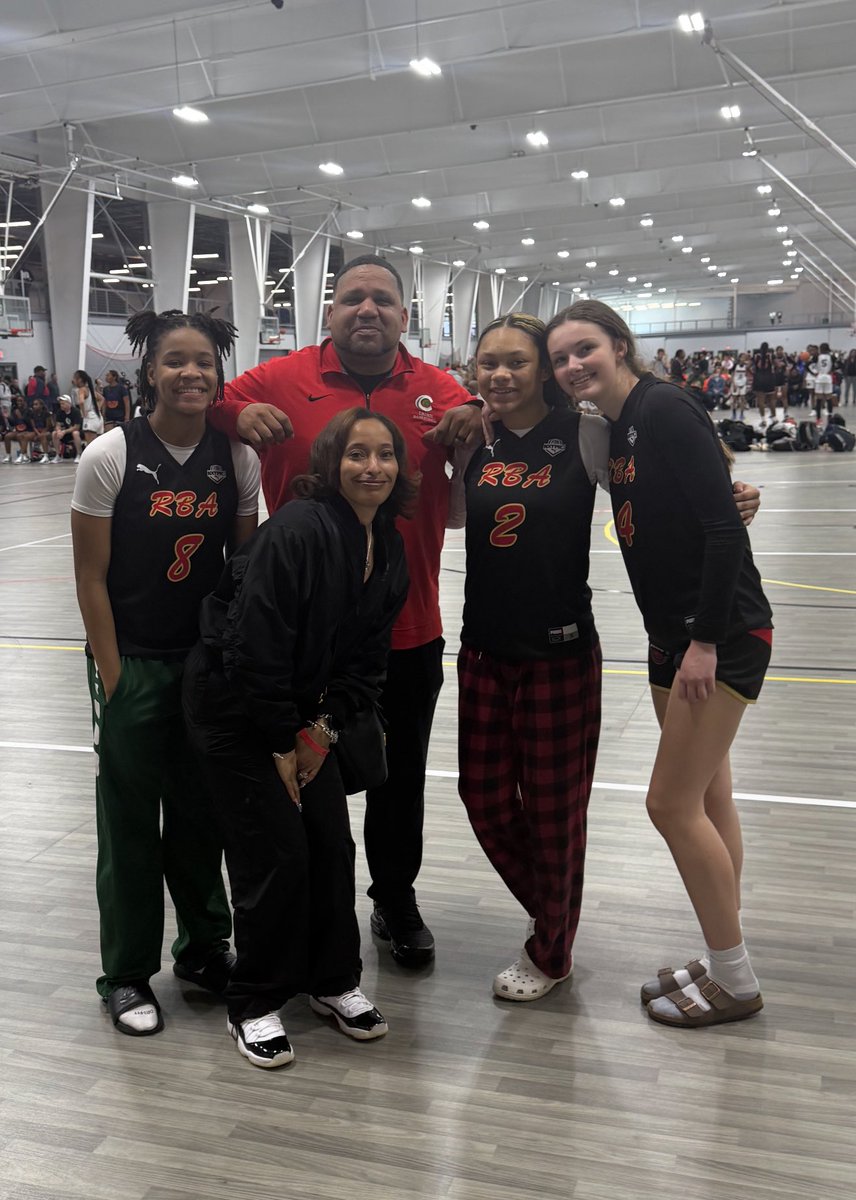 Clifton Hodges (@cliftonhodges10) on Twitter photo Mrs. Hodges and I found some Lady ☘️ in Cincinnati. Great job this weekend!! <a href="/renibolden8/">Serinity “Reni” Bolden</a> <a href="/Ninastevens23/">Nina Stevens</a> Marissa Justen.. #Select40 #SeniorSzn #RBA Mrs. Hodges and I found some Lady ☘️ in Cincinnati. Great job this weekend!! <a href="/renibolden8/">Serinity “Reni” Bolden</a> <a href="/Ninastevens23/">Nina Stevens</a> Marissa Justen.. #Select40 #SeniorSzn #RBA