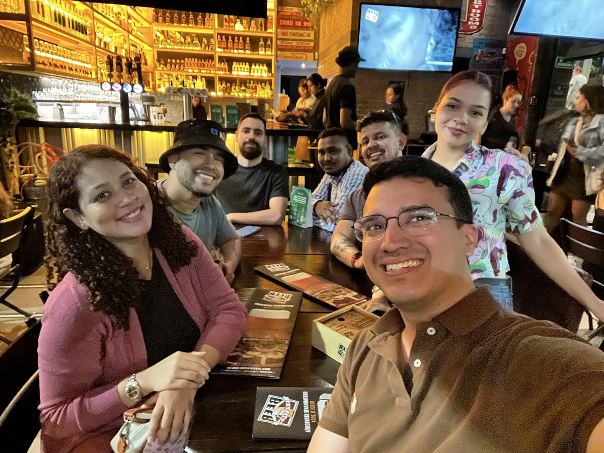 Con un total 9 pósters y 3 presentaciones orales científicas. El Carrera Team representando a Panamá 🇵🇦 en el Pandengue Meeting, Medellín. Un equipo joven, brillante, lleno de ideas y pasión por la #epidemiología #virología #outbreakinvestigation 

Panamá tiene talento 🇵🇦
