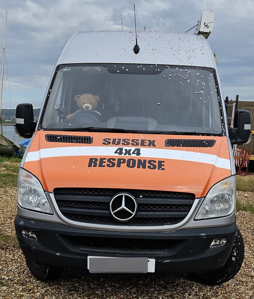 BDMed_Bear's tweet image. Today I hung out on the @sx4x4r truck that's @NSTCLion &amp;amp; it was super cool, these awesome people provide 4x4 assistance to emergency services &amp;amp; community support in adverse weather conditions! Fab work guys! #bearswithjobs #999family #BearsWeekAtLion