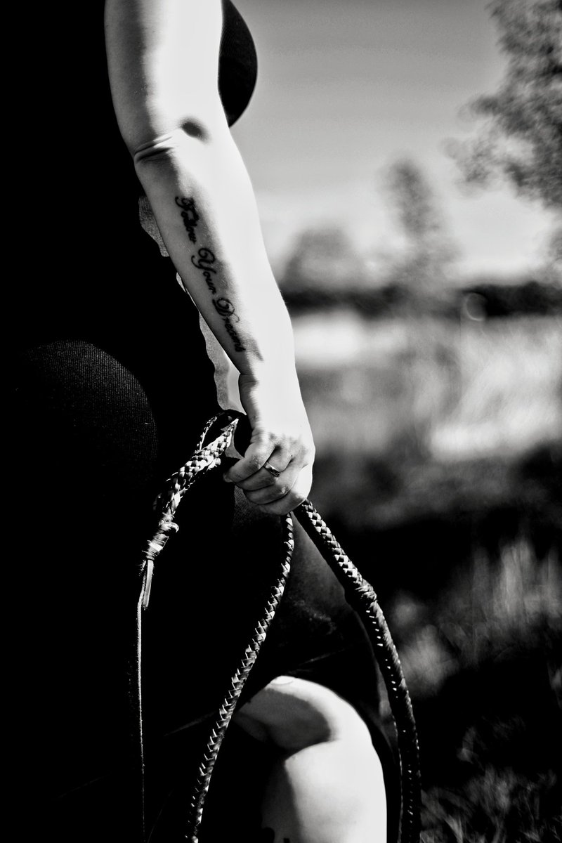 Heerlijk om weer buiten te kunnen spelen met dit #zonnetje! 

#meesteres #bullwhip #outside #malesub #femdom #findom