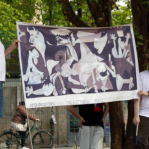Our Newham International Brigades memorial was unveiled yesterday on the anniversary of the bombing of Guernica on April 26 1937.

We held aloft a Picasso replica banner by Daisy Fernández Price, whose father was executed by Spanish fascists.

international-brigades.org.uk/news-and-blog/…