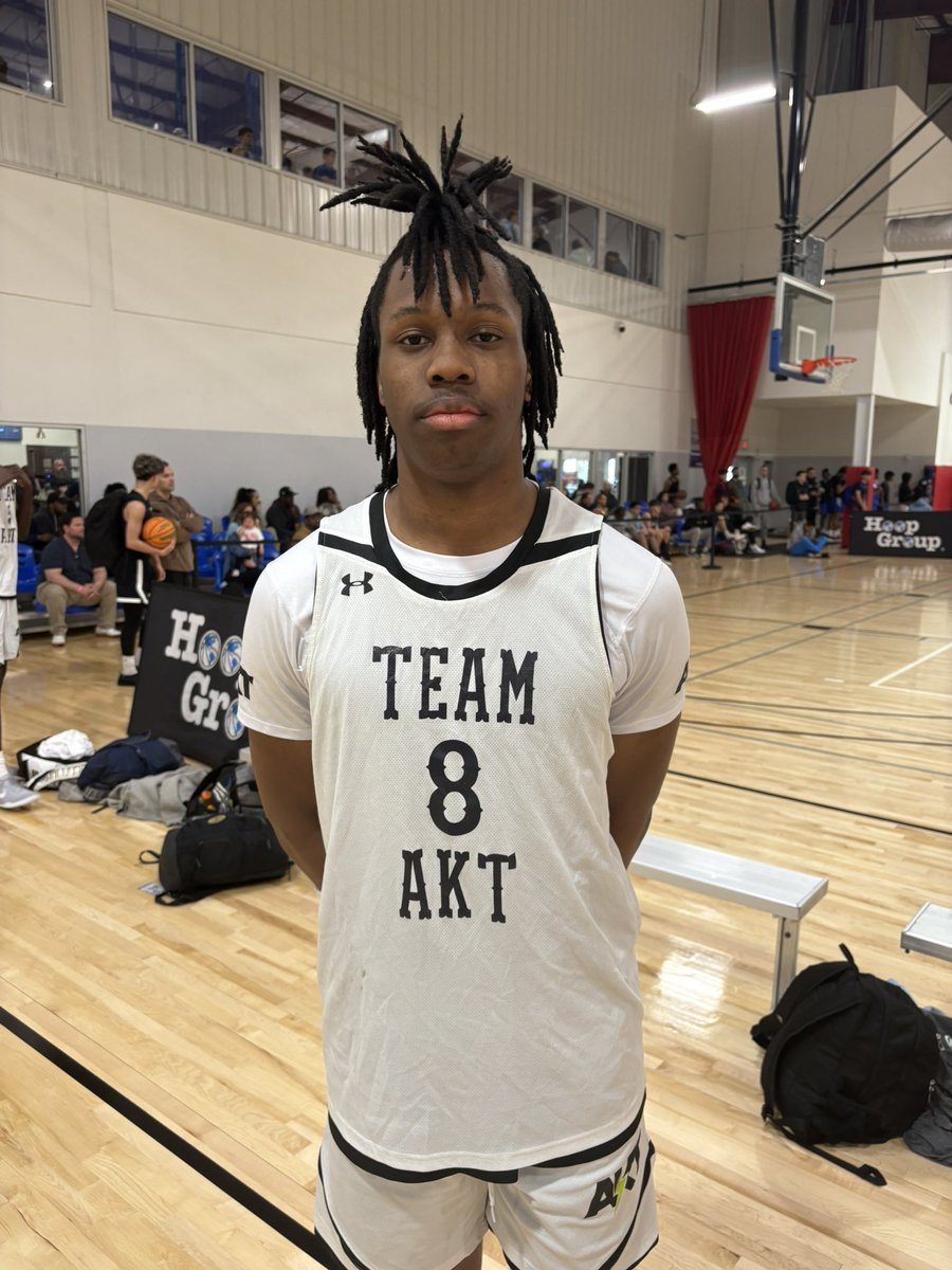 Owen_McCue's tweet photo. .@TeamAKTHoops 16U shoots lights out in 82-56 win over Team Iverson. Episcopal 2027s Chuma Achufusi were and Simas Kacerauskas were terrific. 

Achufusi had 25 pts (5👌) and 4 ast. Kacerauskas had 25 pts, 13 reb and 7 ast. Seth Gaye (@ARyanbasketball) 12 pts, 4 ast for Iverson. https://t.co/kTgfSOkn5B