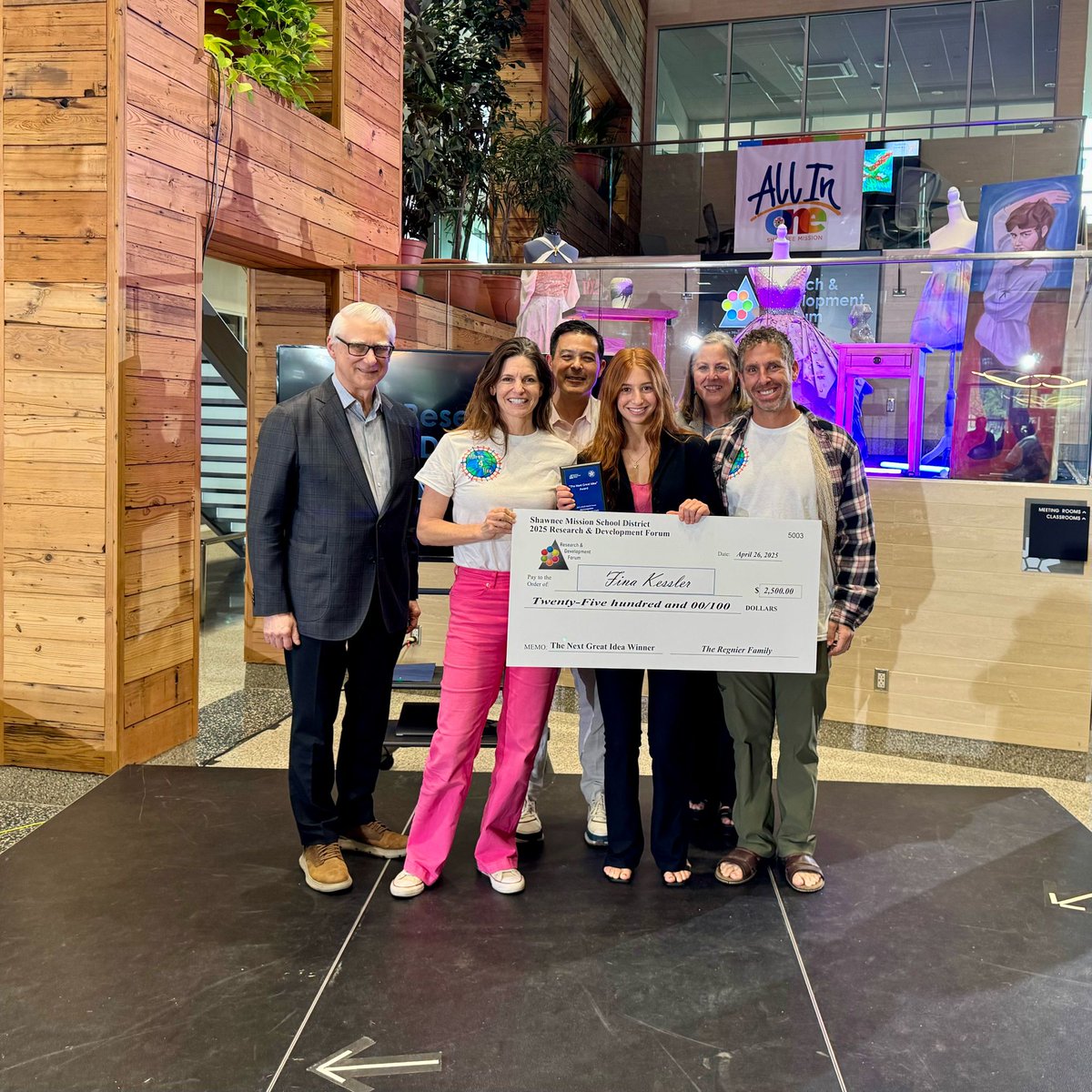 Congratulations to SME Junior Fina Kessler for being awarded “The Next Great Idea” award after her pitch for the nonprofit group she founded, “Hoops 4 Her”. Such a great opportunity to build more with that project. The team at the SMSD R&amp;D Forum saw that too!