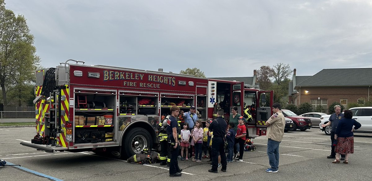 BerkeleyHghtsFD's tweet image. 🚒 Friday night BHFD Squad-2 was invited to attend the April meeting for Berkeley Heights Cub Scout Pack 268. Fire safety outreach is one of the main ways we’ve been able to keep down the number of lives lost to fire & help reduce the number of serious fires we have as well.