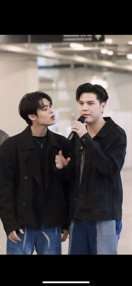 ThitWin32953's tweet photo. Black colour is magical🖤
My love ones in black are so handsome🏀🐧🖤
We miss them soooooo much.💗 https://t.co/KphVEMKY6p