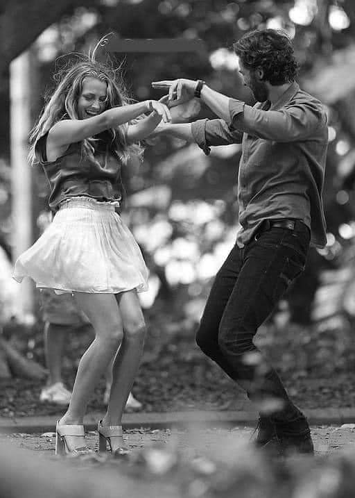 "Para conocer lo que verdaderamente piensa alguien, observa lo que hace, no lo que dice"...

René Descartes