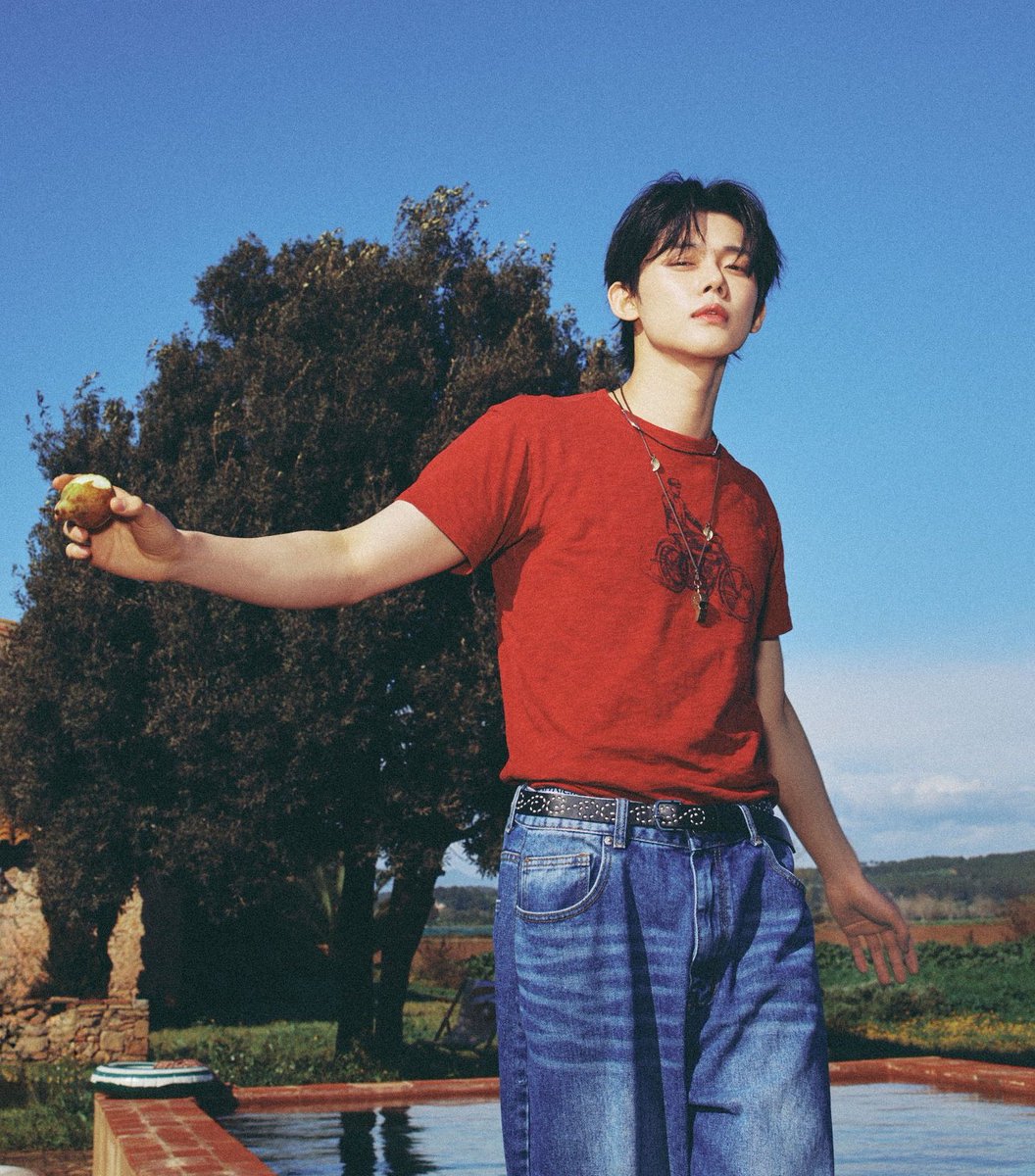 TXT's Yeonjun looks amazing in 