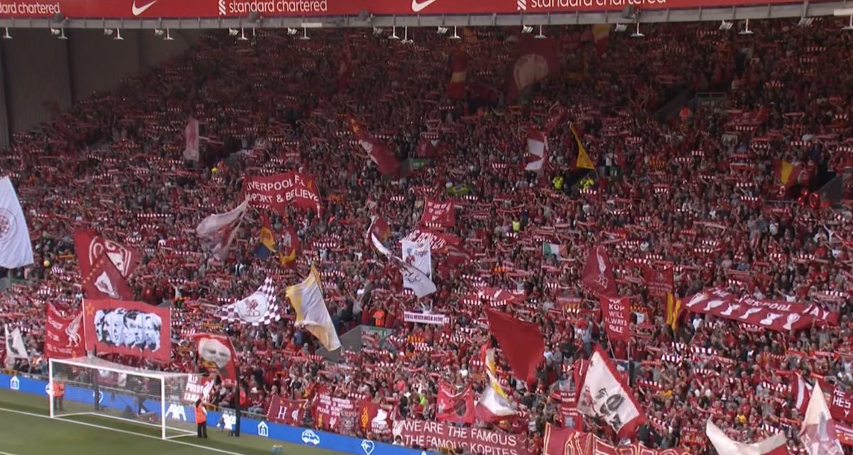 Semua nurutin permintaan Van Dijk untuk pakai warna merah 😭❤