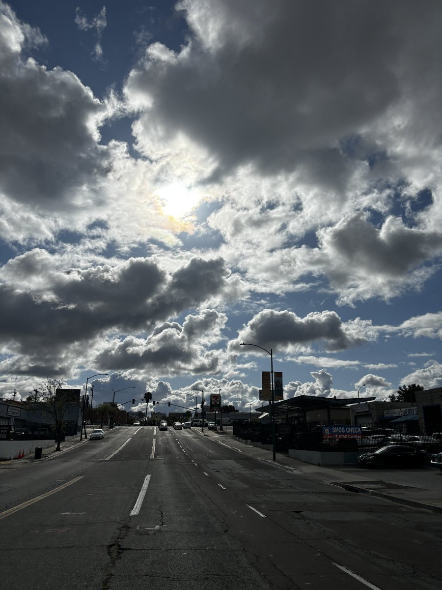 Happy #Sunday morning! Holy smokes look at that sky! Wow 😍 I love seeing the clouds stacked &amp; overlapping each other. We usually don’t get to see this, it’s mostly clear blue skies. #SanDiego #California