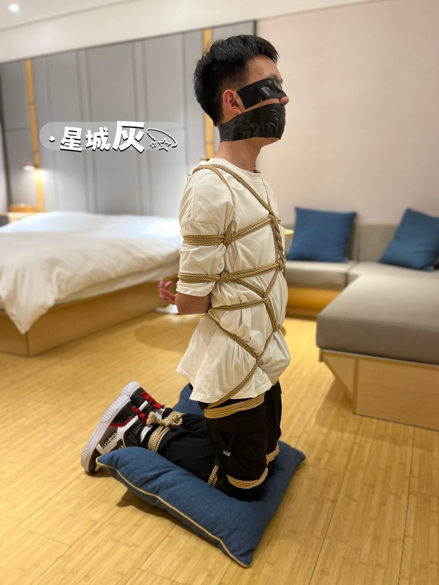 ＃捆人
【武汉篇】鲜衣怒马少年时
M：<a href="/MAdfk72B5lDEhwf/">暂无姓名</a>