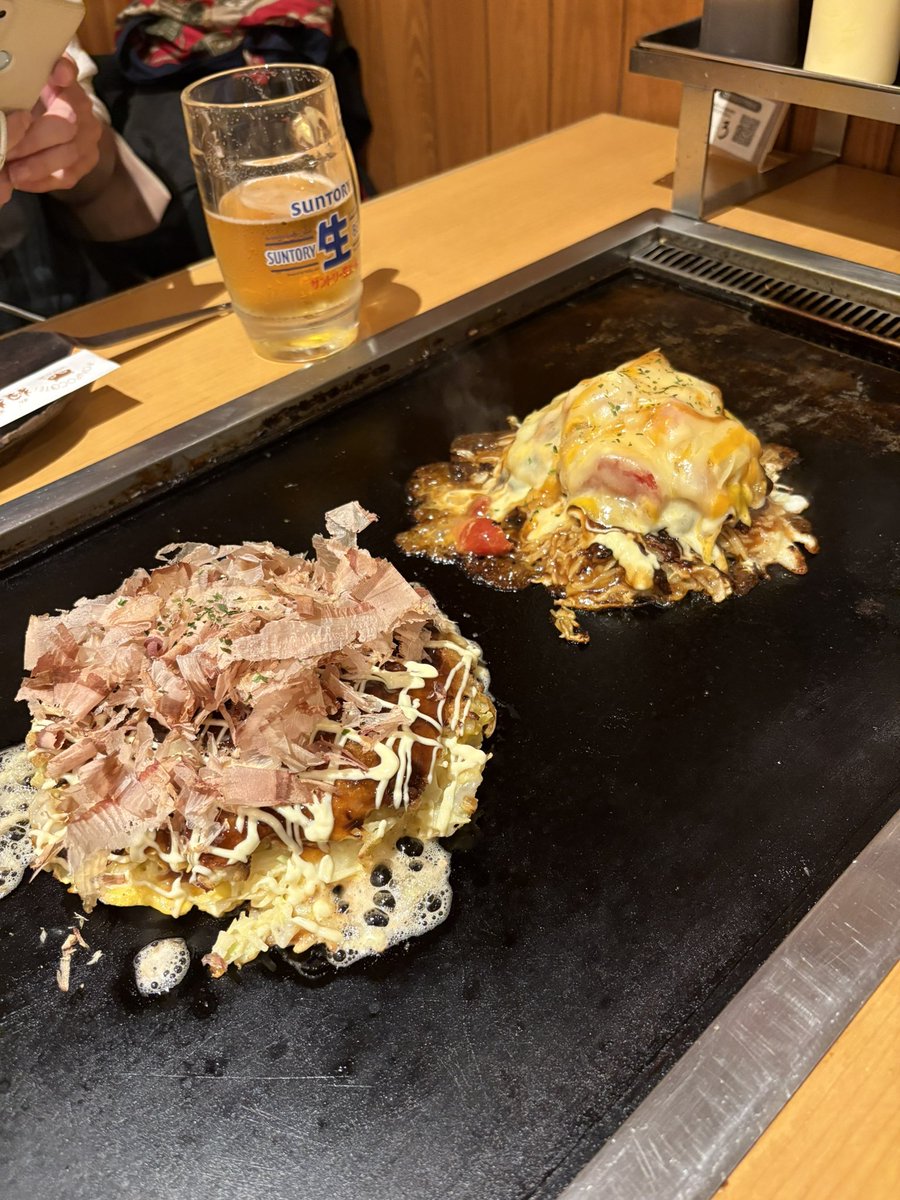 0m1sooo's tweet photo. SEVENTEEN 聖地巡礼！！

クプスと同じ椅子に座れただけでテンション上がりまくり🪑✨

店員さんも気さくな方だしお話聞けて幸せ！
もちろんお好み焼きも絶品でした！

幸せ空間すぎた😍🫶🏽

#狸狸亭南堀江店 https://t.co/XYgKWRpzOV