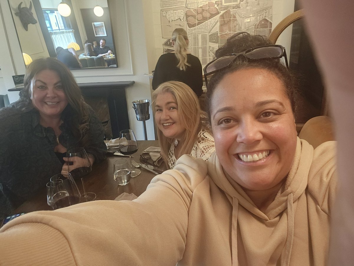 zoemufc's tweet image. Birthday celebrations with these beauties 🍷🍸🍽🎉