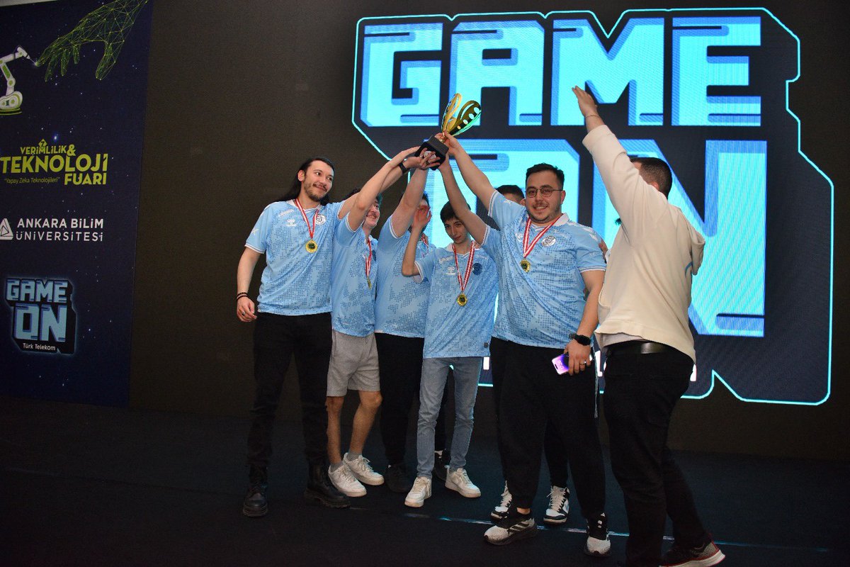 VeFuar's tweet image. 🎮 GAMEON Verimlilik ve Teknoloji Turnuvası’nın kazananı
🏆PCIFIC Esports oldu!

Çok çekişmeli anlara sahne olan Turnuva’ya katılan tüm takımlara teşekkür ediyor, Turnuva’nın şampiyonu PCIFIC Esports takımını kutluyoruz.

#GAMEONVT #VerimlilikveTeknolojiFuarı2025