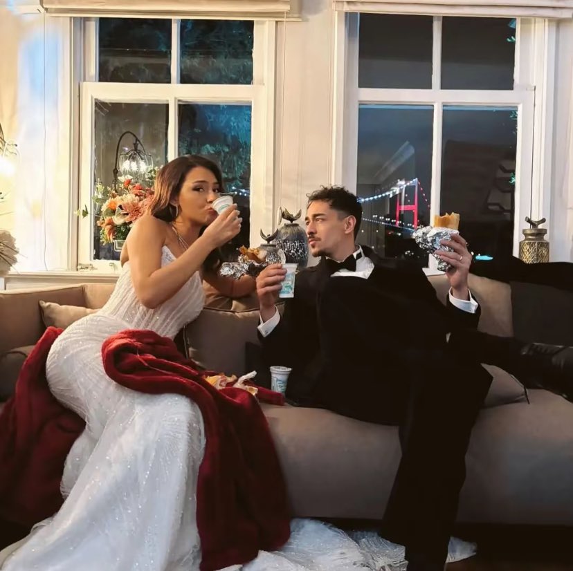 Düğün bitişi evimizde şöyle fotoğrafımız olmasın mı