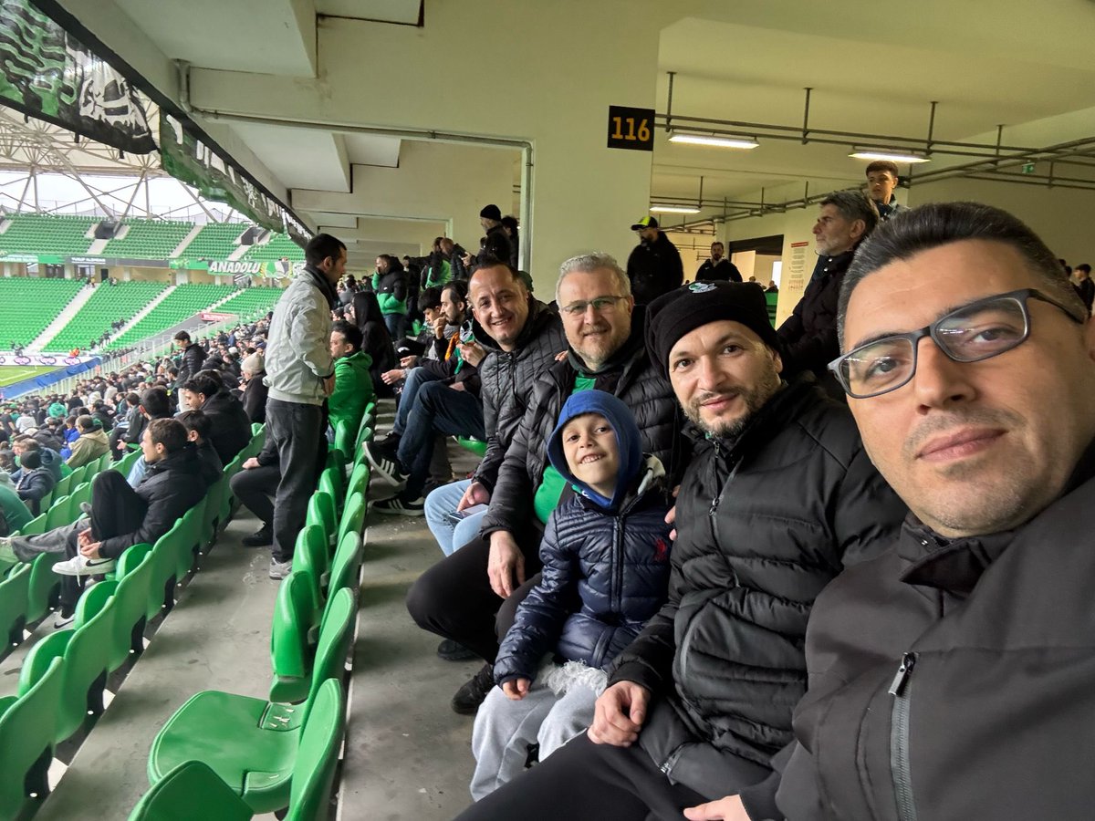 Sakaryaspor’da hoca etkisi bu kadar hissedilirdi.
İstekli oyun vardı.
Takımın oyun anlayışı vardı.
Defansı önde kurduk, yetenekleri kadar ama yürekten oynadı tüm oyuncular.

Tebrikler Takım💪