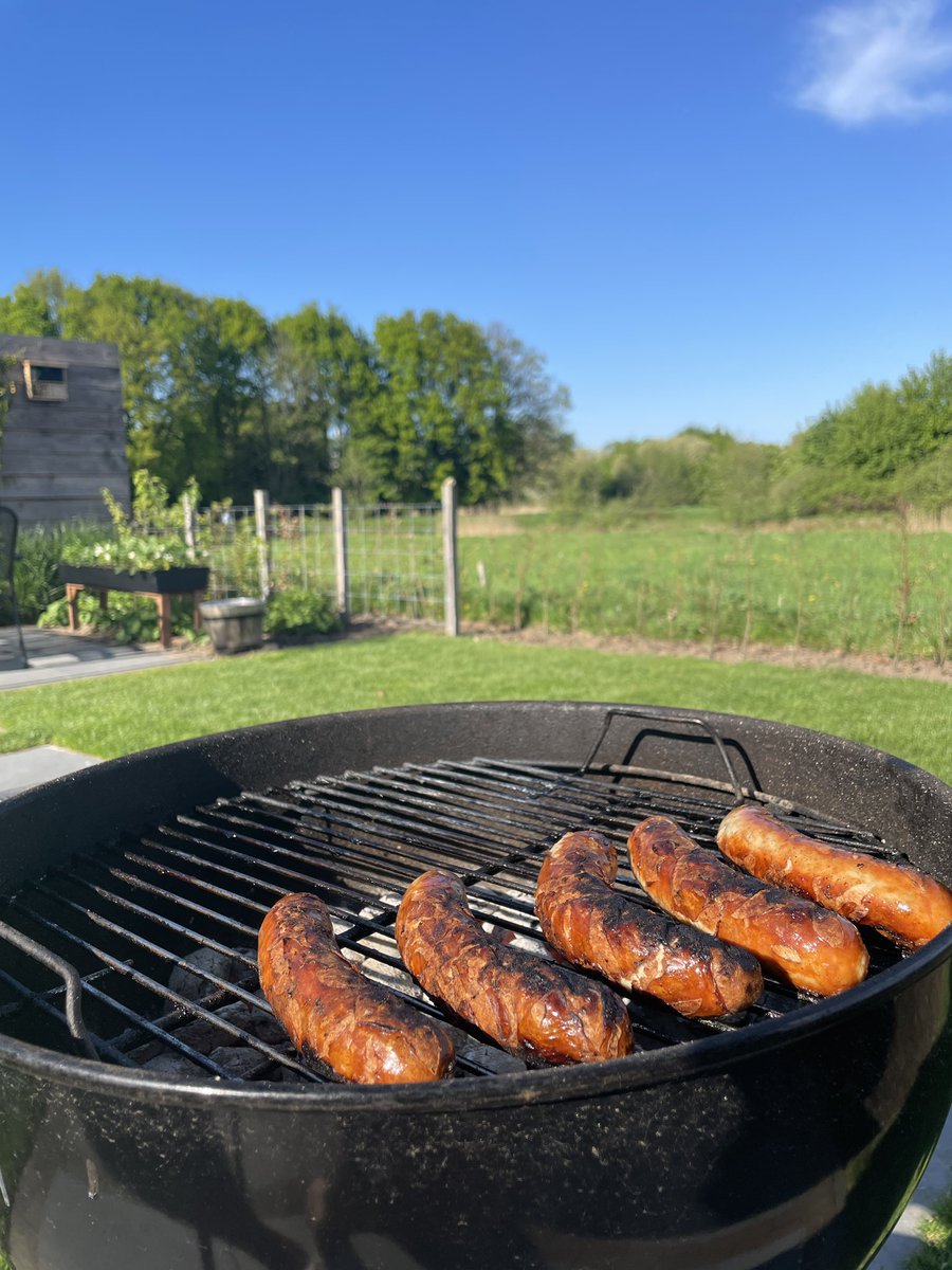 BBQ seizoen is geopend. 
Laat de worst maar tot mij komen 👍☀️