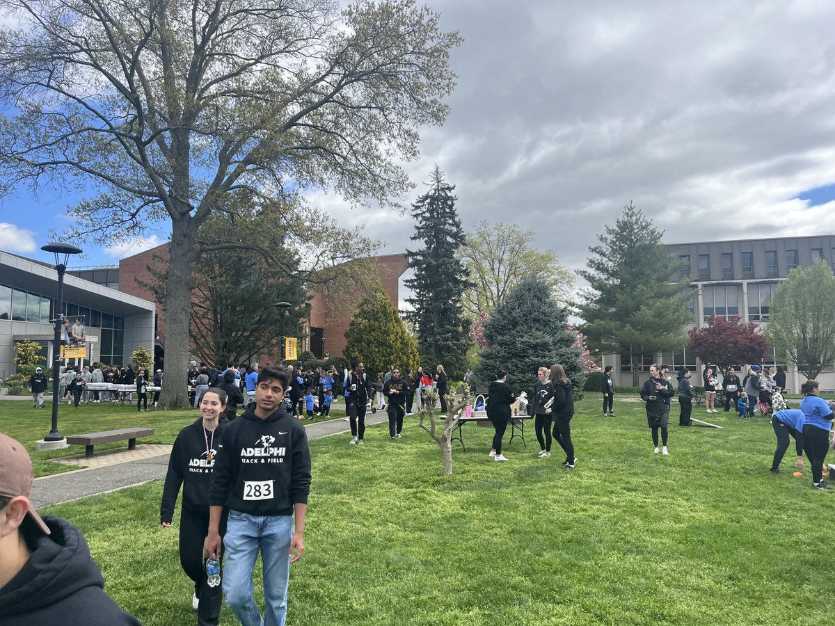 AdelphiAD's tweet image. We had a great morning celebrating our friends in the @Bridges2Adelphi program and raising funds and awareness for the neurodivergent community! Thanks to our Adelphi SAAC for organizing such a great event!