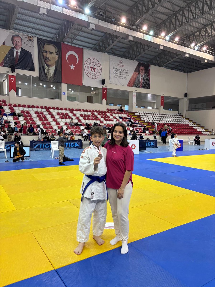 GSB_Kirikkale's tweet photo. 26-27 Nisan tarihleri arasında Amasya İlinde yapılan 2024-2025 Okul Sporları Judo Küçükler Türkiye Birinciliği Yarışmasında Şehit Erdem Mut Ortaokulu öğrencilerinden 55 kg da yarışan Yiğit Ceylan Türkiye Şampiyonu, 50 kg da yarışan Kafi Can Sözdinler Türkiye 3. sü olarak https://t.co/Tx7PcozqLB