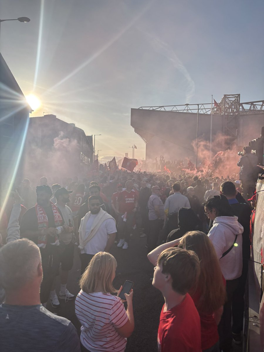 UP THE FUCKIN REDS!!!!!!!🔴🔴🔴🔴🔴🔴🔴🔴🔴🔴🔴🔴🔴