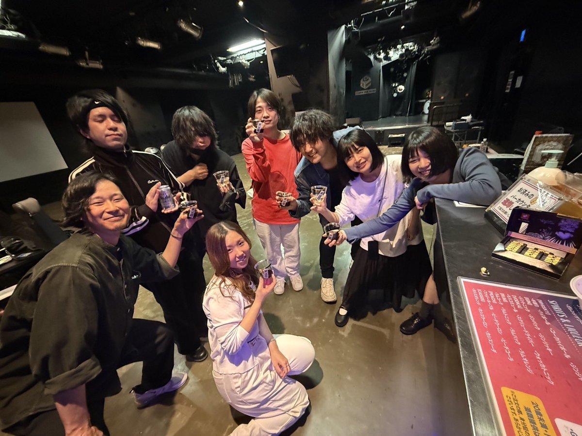 お昼は沼津へ
そして夜は池袋へ…！！

沼津では初めましての出会いと、会いたかった方々が会いに来てくれて嬉しすぎました…！
近場からも遠方からも…胸が熱くなった。
三島、沼津はもっと歌いに来たいな…！！

そして夜の池袋は『おさけごころ』
参鶏湯の提供と、トリを務めました。