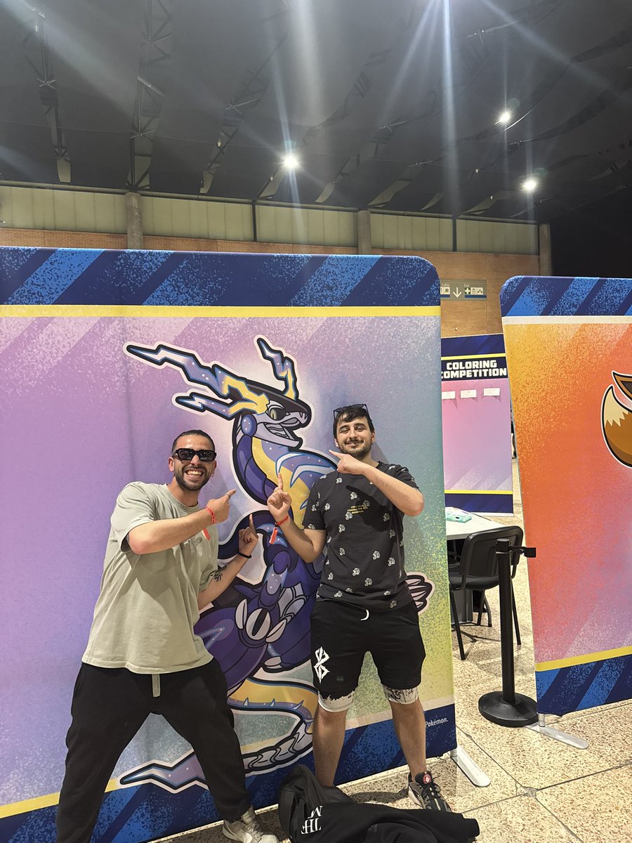 Cumplí mi promesa con <a href="/MAngelLopez8/">Mangel</a> de ir a un torneo grande, Londres no pudo ser, pero Sevilla sí fue, y que finde. Ha sido un placer conocer a tanta gente , me ha hecho mucha ilusión que gente me viniera a saludar porque me conocía, y sobre todo el gran apoyo que he recibido +