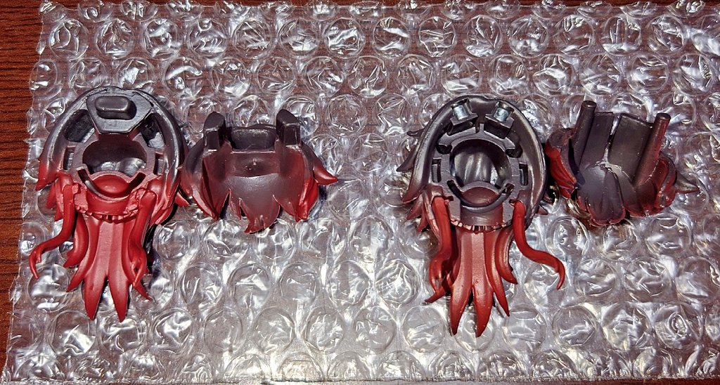 自分が購入したシチリアの追憶は右パターン。公式で髪・顔パーツの裏面