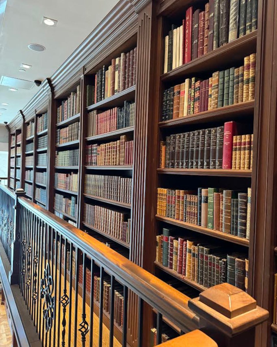 RaptisRareBooks's tweet photo. Leather-bound legacies, quietly defying time ππ°οΈβ¨#SundayShelfie
#RaptisRareBooks #BeautifuLlibraries #BeautifulBookStores #LibraryLove #LibraryGoals #LibraryGoals #BookLoversParadise #LibraryInspiration #BookLoversParadise https://t.co/2MOKRK620t