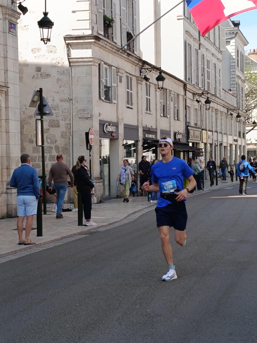 1h23 pour le semi marathon d’Orléans, je gagne 3 minutes en 1 mois. Mon objectif est de faire moins d’1h20 pour la prochaine course 🔥 15km/h de moyenne c’est pas mal (26eme sur 1500)