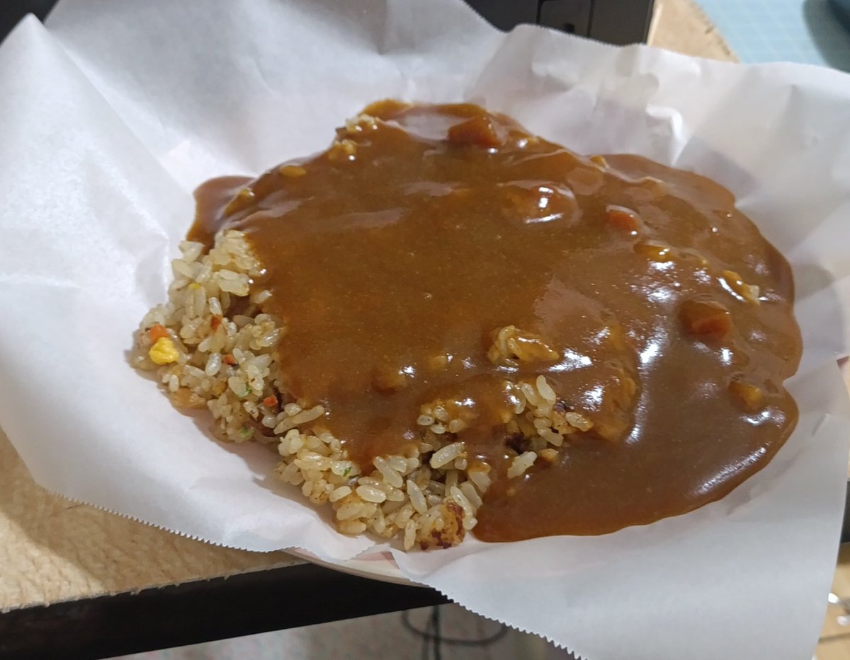 みんな大好き深夜のカレーかけ焼飯🤤