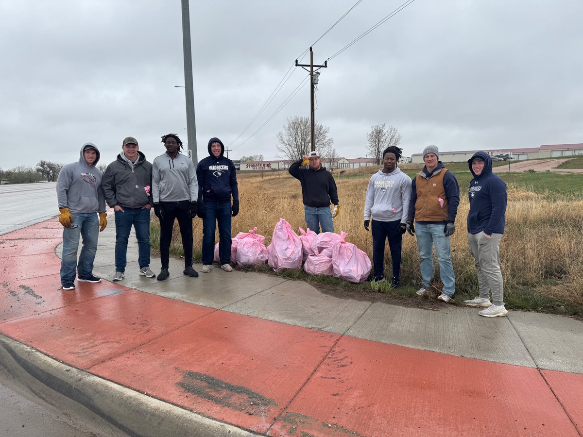 HardrockerFB's tweet image. Spring Clean Up 2025 ✅
Thank you to the members of our Football team for being unselfish and servant leaders.
We have put in a lot of community service hours this Winter/Spring, and capped it off cleaning up Rapid City yesterday!
@rcgov
#TheHardrockLife
