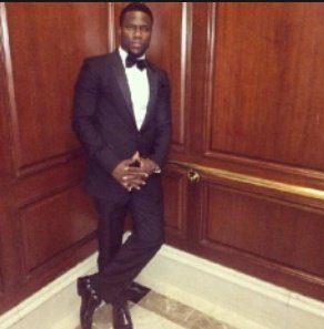 desabafo do dia:queria estar comendo uma mulher de strap enquanto ela está de 4 usando uma mini saia