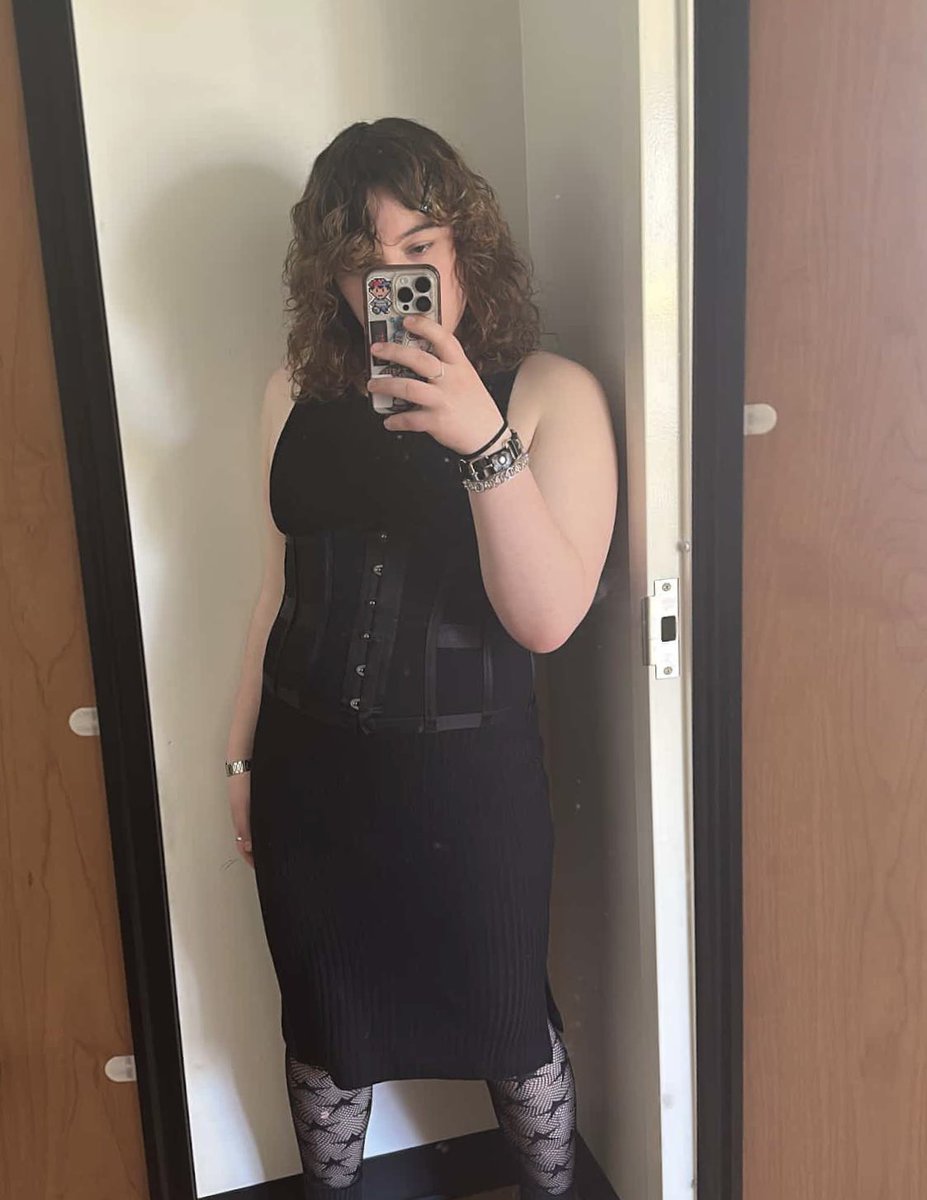 junefact's tweet image. BREAKING: they are putting DYKES!!!!! in SWEATER DRESSES!!!!!