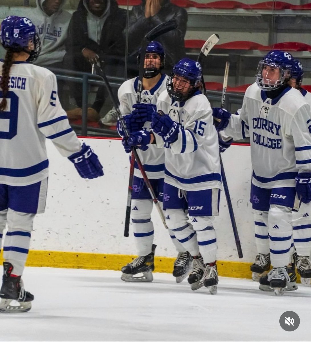 CurryWIH's tweet image. A line to remember — Bella got matching bracelets for a trio that won’t hit the ice together next season, but who will always be linked. #lineys #BleedPPPurple 

15-24-9 💜