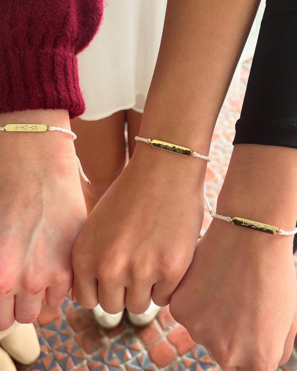 CurryWIH's tweet image. A line to remember — Bella got matching bracelets for a trio that won’t hit the ice together next season, but who will always be linked. #lineys #BleedPPPurple 

15-24-9 💜