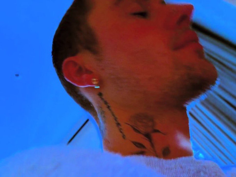 feelsbieberhode's tweet image. imagina nascer com o nariz perfeitinho assim