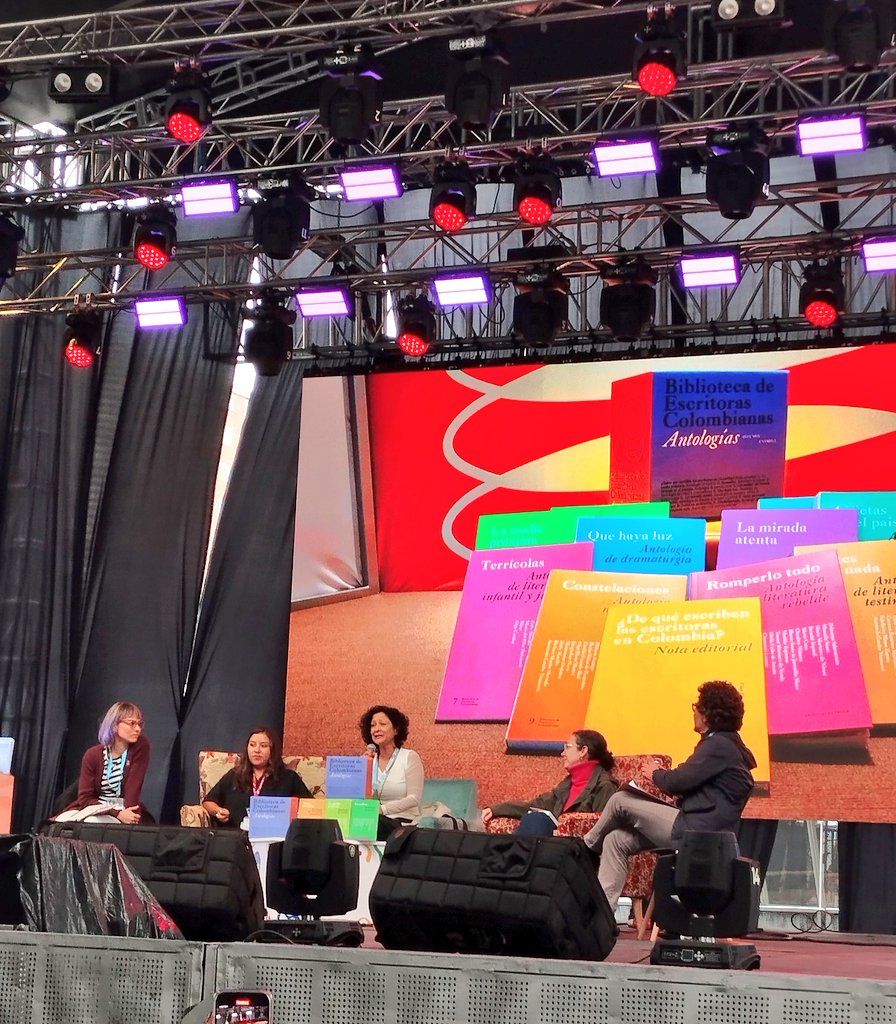 Esto pasó ayer en <a href="/FILBogota/">FeriadelLibroBogotá</a>, el lanzamiento de la segunda entrega de la Biblioteca de escritoras colombianas, editada por la <a href="/BibliotecaNalCo/">Biblioteca Nacional de Colombia</a> con la curaduría de <a href="/pili_quintana/">Pilar Quintana</a>, Camila Charry Noriega, Ana Lucía Barros y Natalia Mejía. Conversaron con <a href="/paredropodcast/">Paredro Podcast</a>