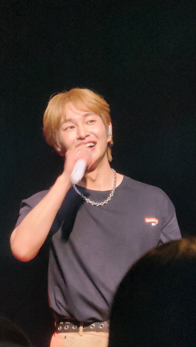 SanKi_MVP's tweet photo. Most special concert ever. Printed the banners for the lovely detorit shawols and seeing jinki holding them 😭 I also made him laugh during the photo time after the concert. Getting to meet shawols🥰🥰🥰

#ONEW_THE_LIVE_CONNECTION #ONEWTHELIVE_DETROIT #ONEWTHELIVE_USA https://t.co/W3VMeajetx