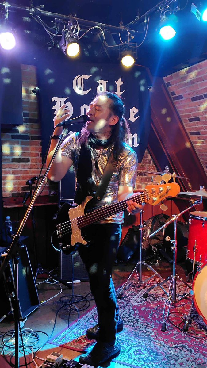 TAKEさんからお話をいただいた時、最初は正直
「まさかSPiRiTRiALでCathouseに出る機会が来るとは」
という感じでしたが（音楽性の面で）、
普段やらないカヴァー曲を仕込んだり、バンドにとって新鮮な経験をさせていただきました。

ちなみに今回のワタクシの衣装のコンセプトは「コハダ」です？？