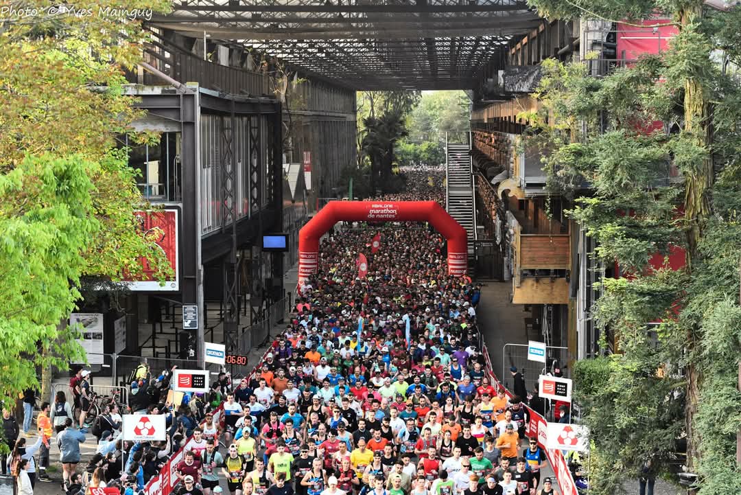 PierreSDZ's tweet image. 🎙️Présentation de la 43ème édition Abalone Marathon de Nantes avec au programme trois distances pour un total de 21 000 participants.

🥇Victoire Femme Marathon Camille Chaigneau 2h43'31 

🥇 Victoire Homme Marathon Romain Lecaplain 2h25'59