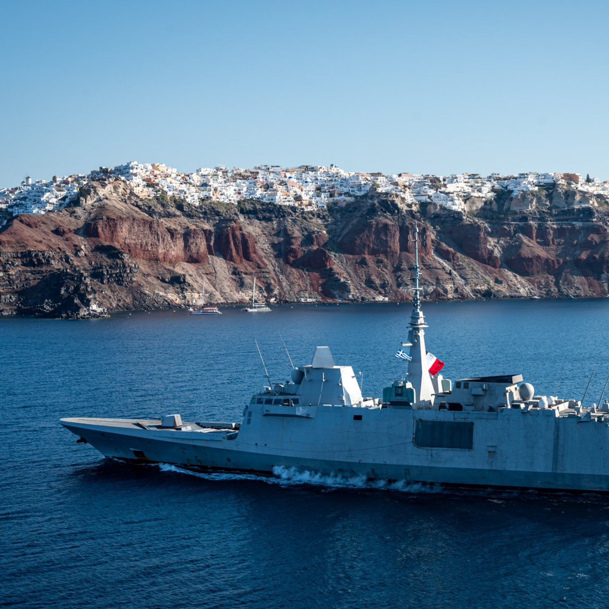 OTAN en français (@otan_fr) on Twitter photo La France🇫🇷 et la Grèce🇬🇷 ont menés des exercices en mer Méditerranée, comprenant des entraînements de combat aérien Rafale et des exercices conjoints de frégates et de sous-marins en mer Égée.🔱
📸: <a href="/FrenchForces/">The 🇫🇷 Joint Staff - Military operations</a> La France🇫🇷 et la Grèce🇬🇷 ont menés des exercices en mer Méditerranée, comprenant des entraînements de combat aérien Rafale et des exercices conjoints de frégates et de sous-marins en mer Égée.🔱
📸: <a href="/FrenchForces/">The 🇫🇷 Joint Staff - Military operations</a>