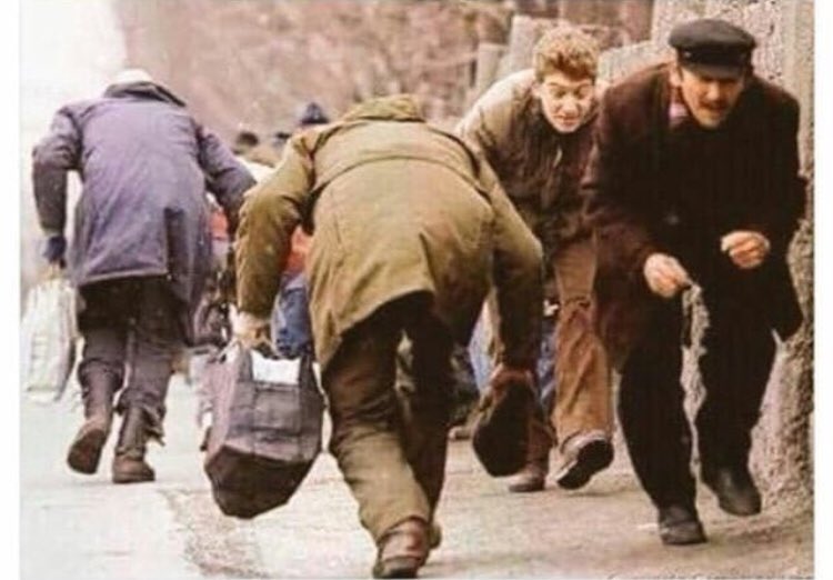 Wanayanga wanavotembea kuanzia saa moja mpaka waje kucheza tena fainali
Ubaya ubwela😂🙌