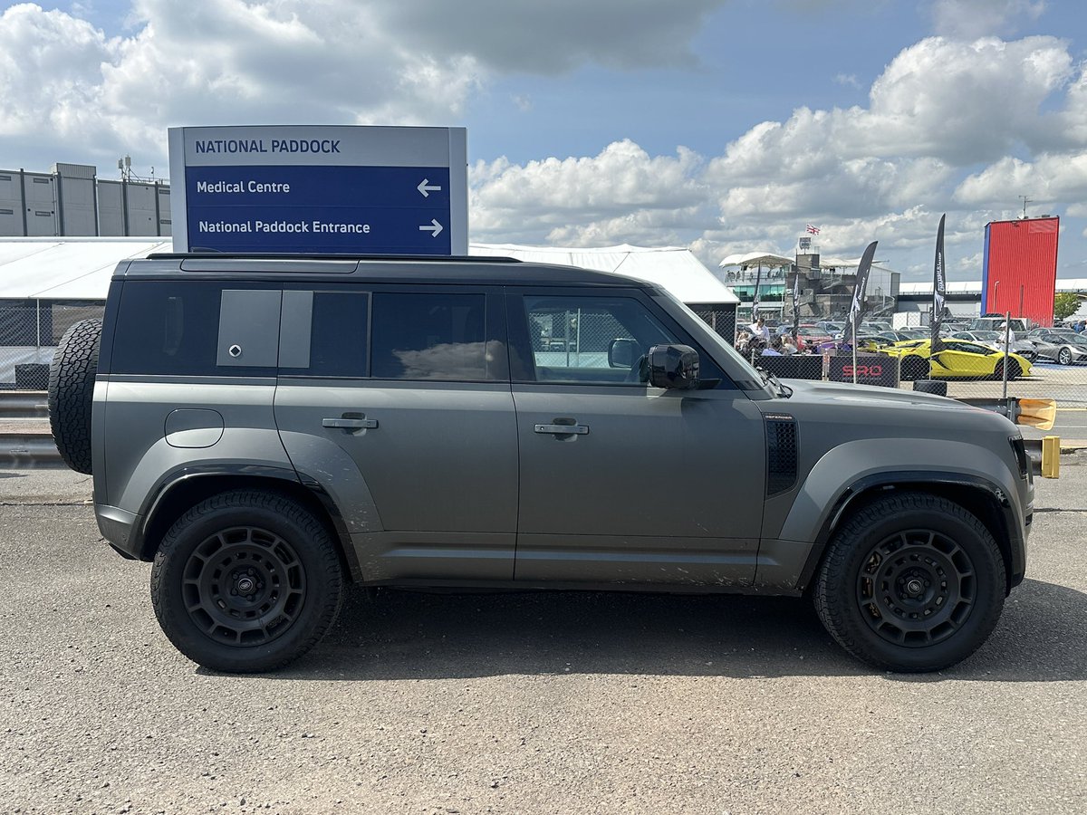 GPOnyx's tweet image. Good to catch up @AutoPap ..lovely day out in the sunshine.. Octa is a beast!..
did put the roof down for the drive there and home..😁#AstonMartin